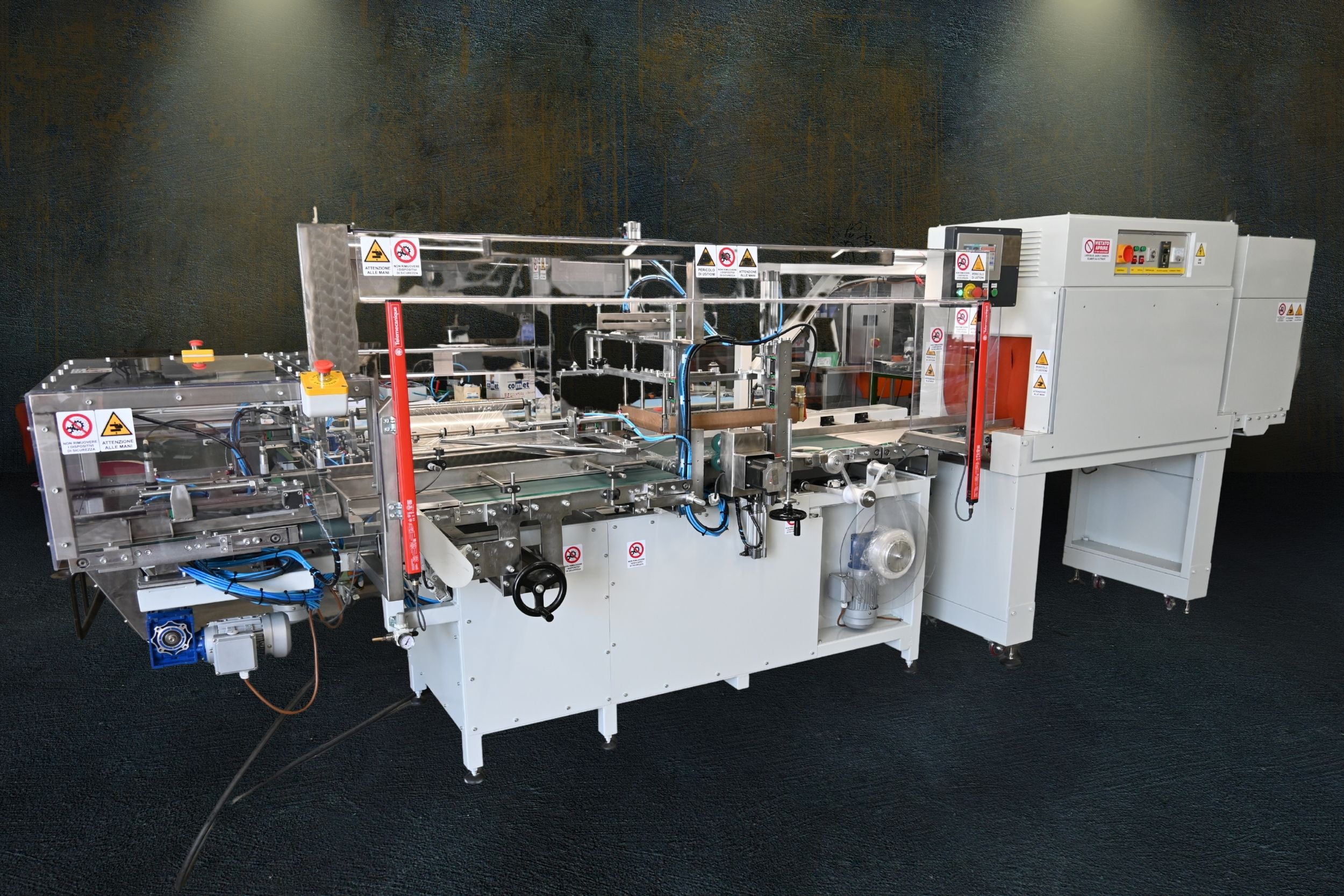 La macchina confezionatrice angolare è adatta al confezionamento in automatico di diversi prodotti, utilizzando film monopiega saldabili a caldo.
